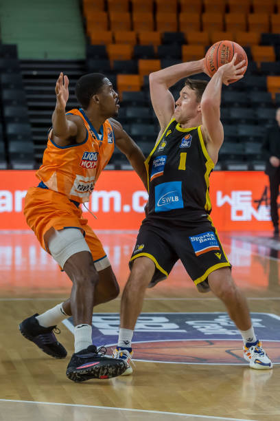 出战略调整 出战略调整